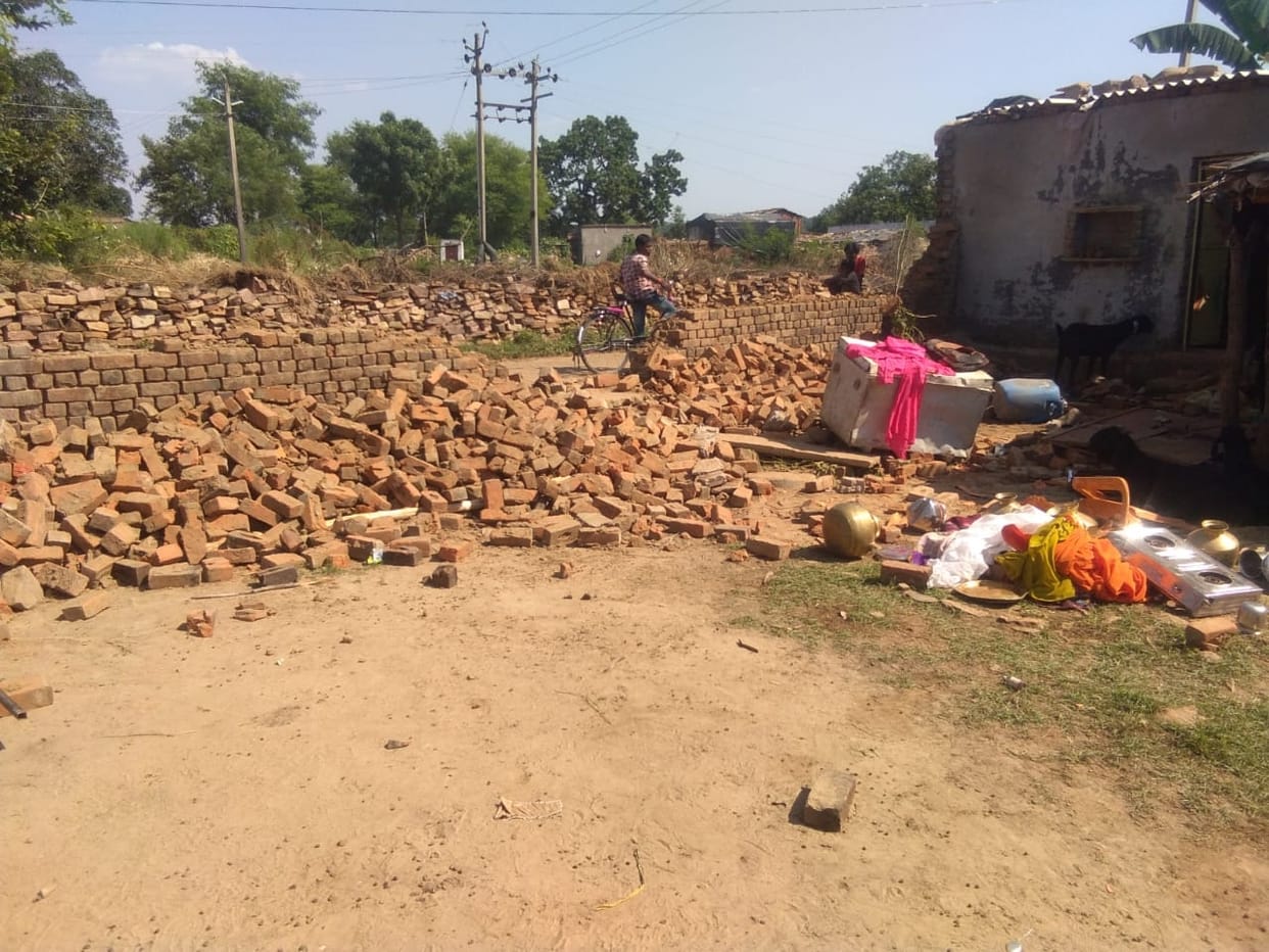hungama over girl abducting, shop burned