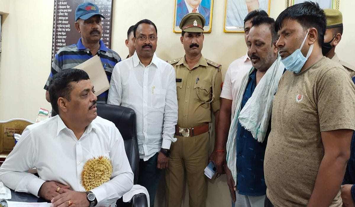 Robbery disclosed by bank worker, two robbers arrested