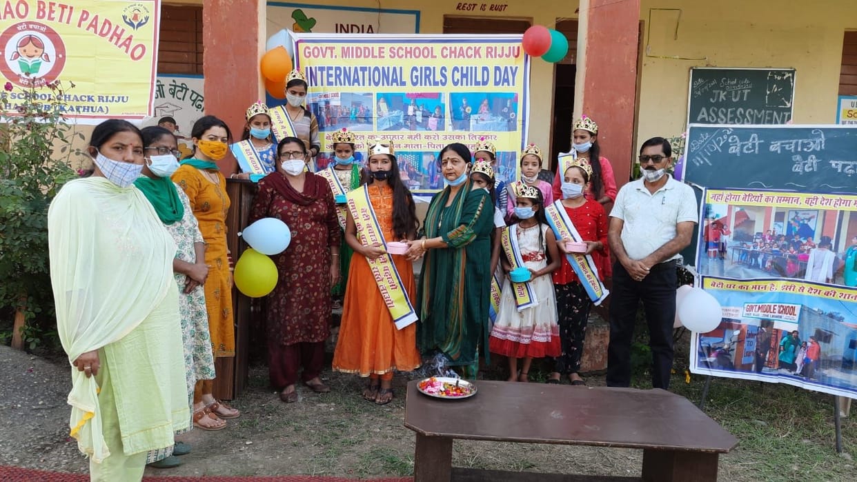 Girls honored by wearing crowns