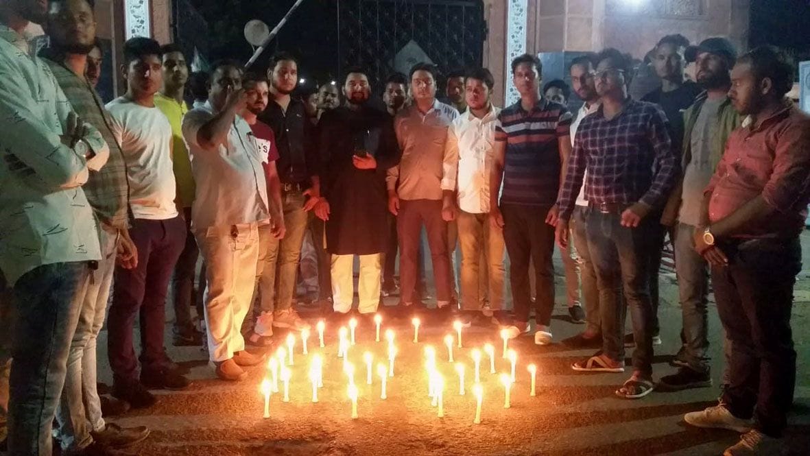 AMU took out candle march against the killing of teachers in Kashmir