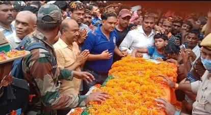 indian Army jawan posted on Ladakh border dies due to cardiac arrest villagers  cried when dead body reached ghazipur