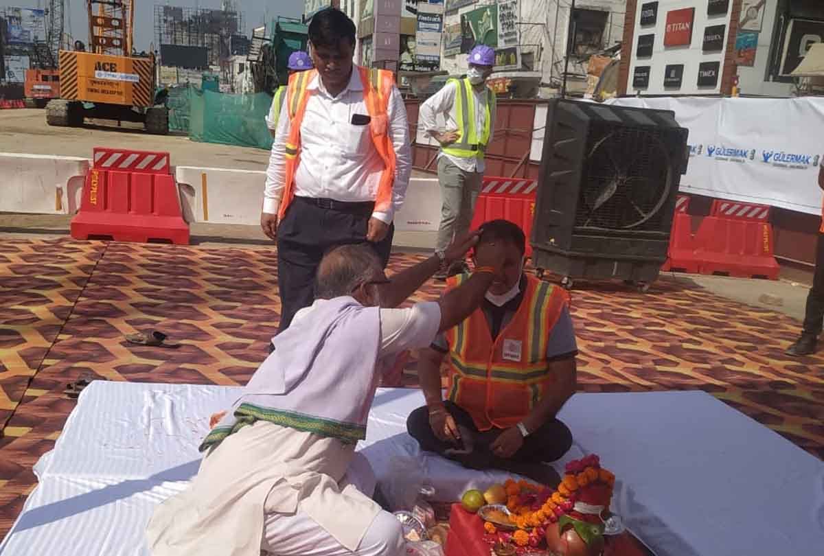 Kanpur: Naveen Market metro station performed Bhoomi Pujan with chanting by MD kumar keshav