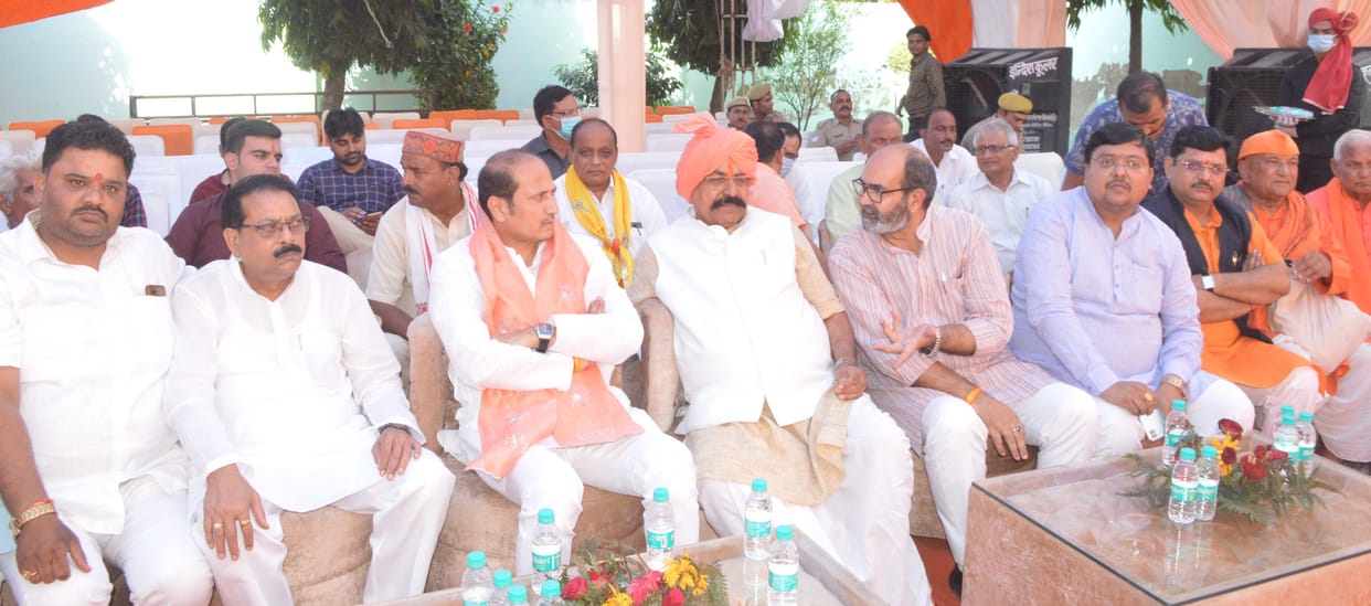 Hathras: Political fair held at MLA's place in village Bisana