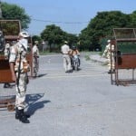 कोर्ट परिसर के बाहर तैनात सुरक्षाबल