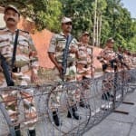 पंचकूला में कोर्ट परिसर के बाहर तैनात जवान।