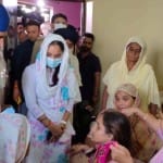 रोपड़ में शहीद के घर सांत्वना जताने पहुंचे लोग।