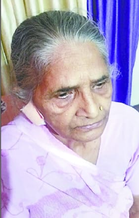 In broad daylight robbers pulled the coils of the old lady in Jogi Nawada