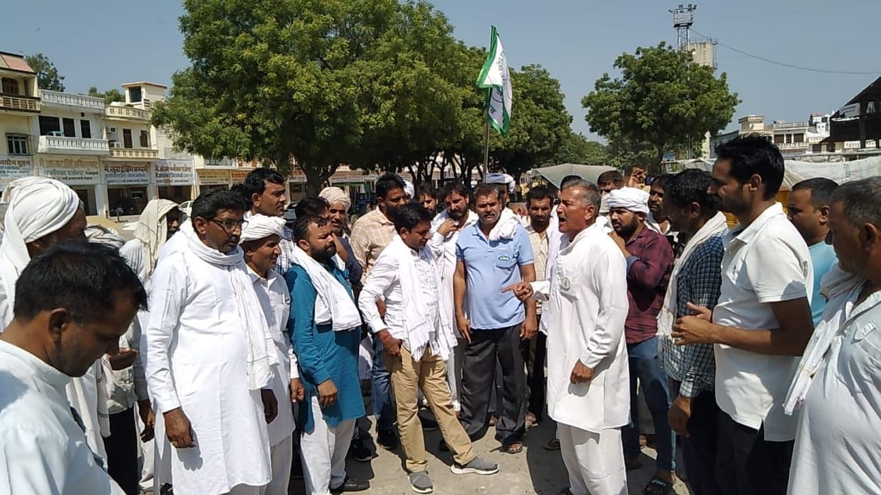 Angry farmers held HAFED's purchase officer hostage due to non-procurement of PR paddy