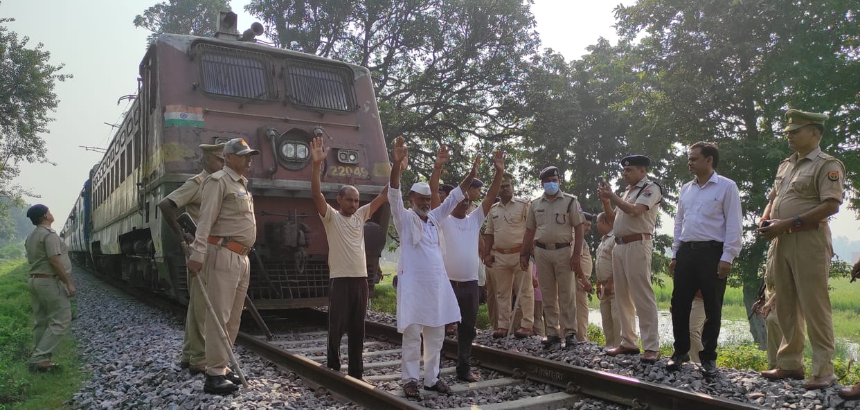 One arrested for protesting by stopping the train