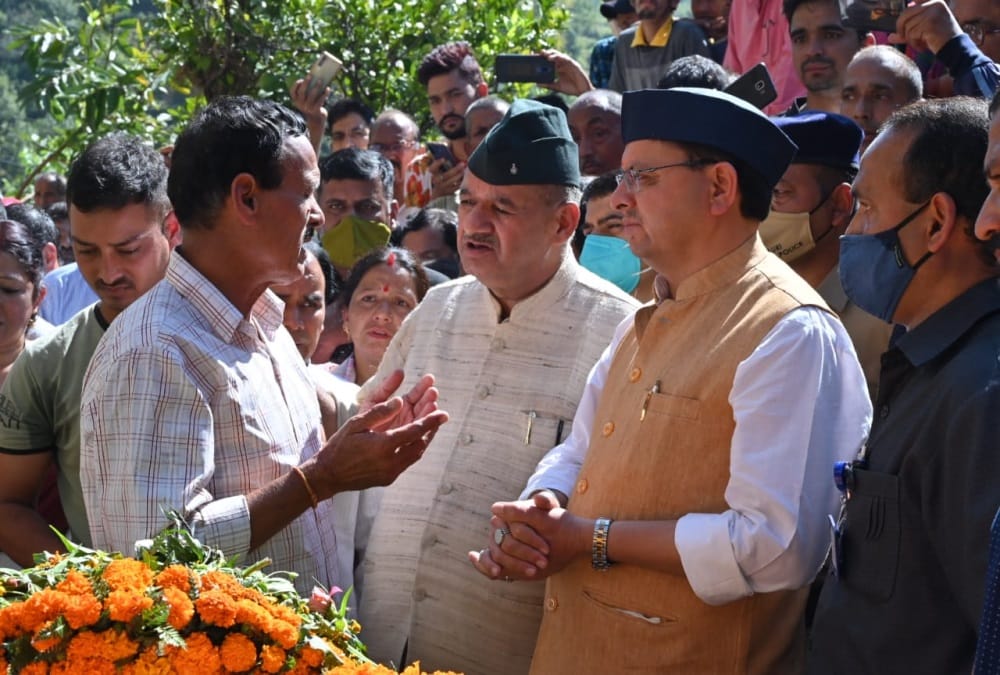 Uttarakhand News: Martyr Vipin Singh Funeral Parents Emotional Photos
