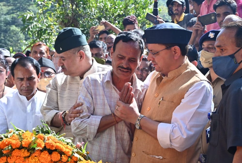 Uttarakhand News: Martyr Vipin Singh Funeral Parents Emotional Photos