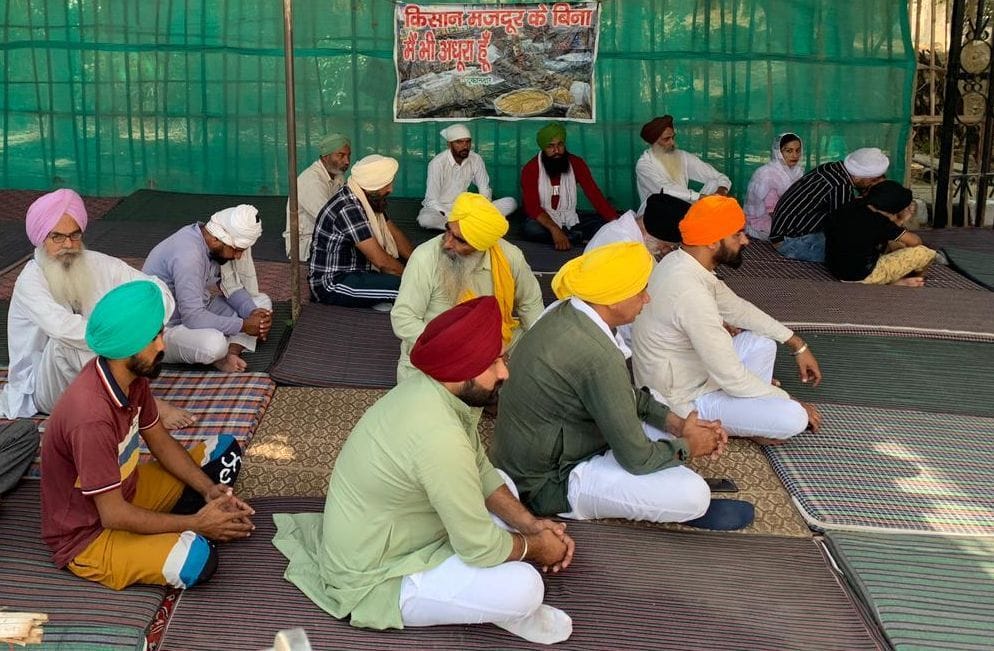 Tribute paid to the farmers who lost their lives in the developments in UP