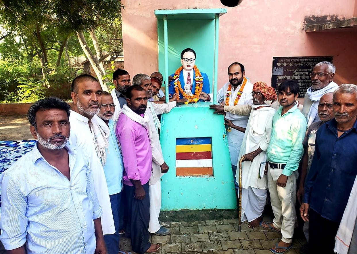 Hathras: Dr. Avin was welcomed in Mansya, garlanded Ambedkar's statue