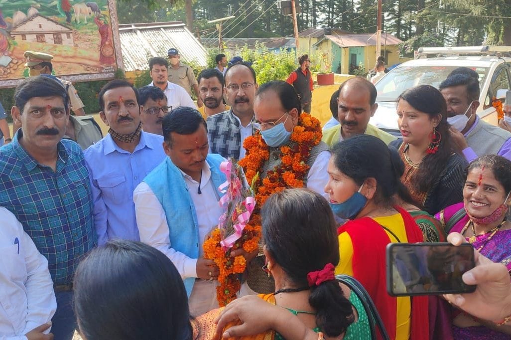 Union Minister of State for Defense Bhatt was accorded a grand welcome by the workers.
