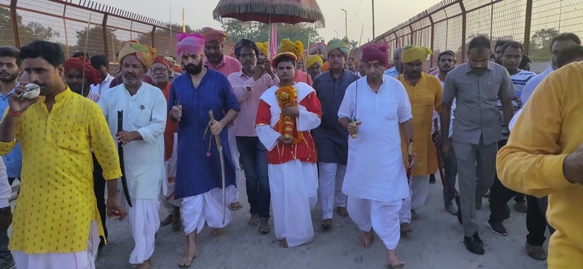 Devotees gathered in the court of Bhagwati for darshan, worship