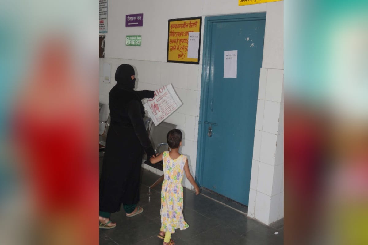 Dengue test kit is not available in district hospitalBaghpat, patients wandering for treatment