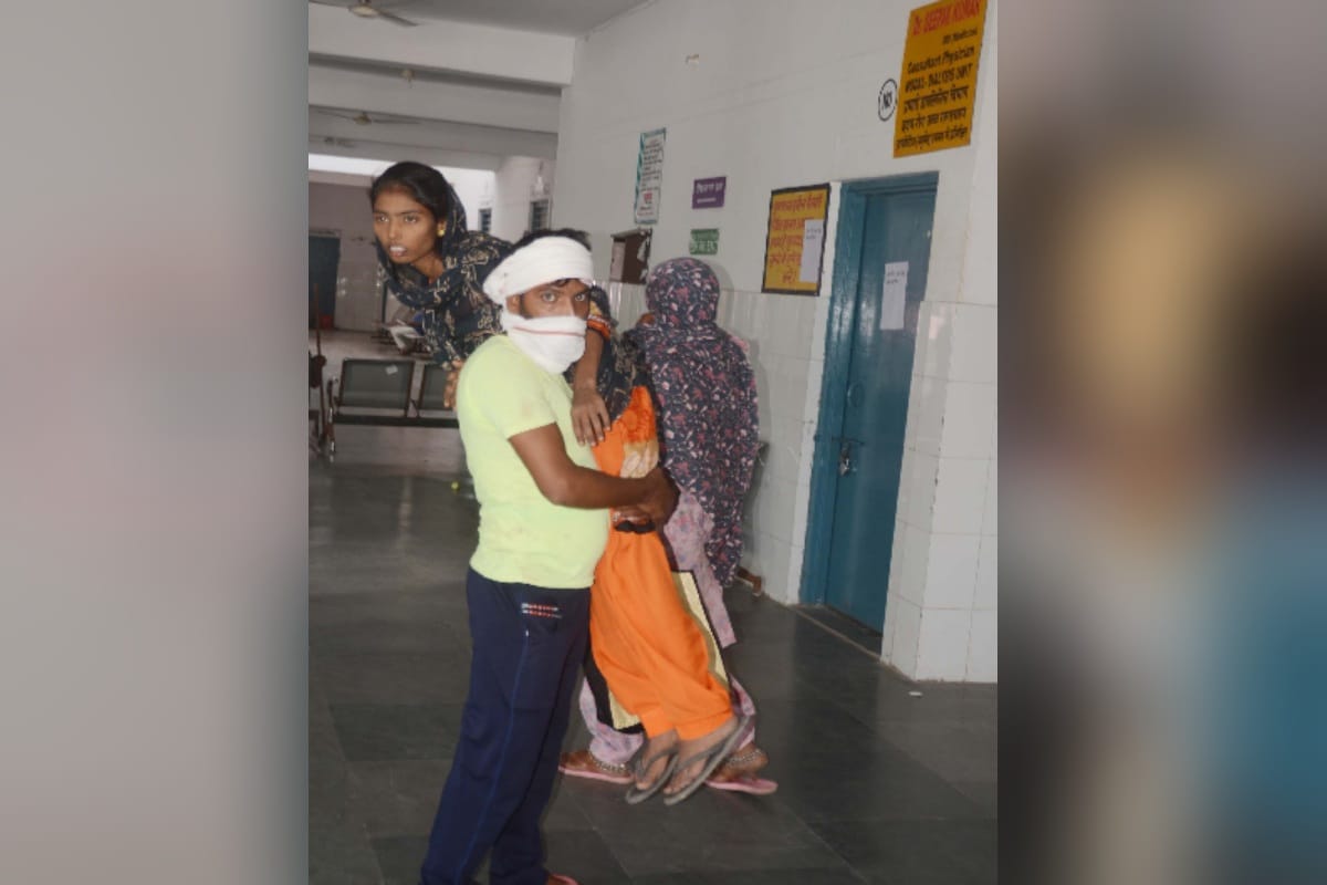 Dengue test kit is not available in district hospitalBaghpat, patients wandering for treatment