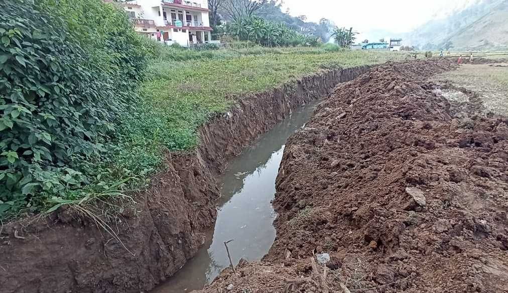 The people of Bilauna were furious due to the digging of the fields.