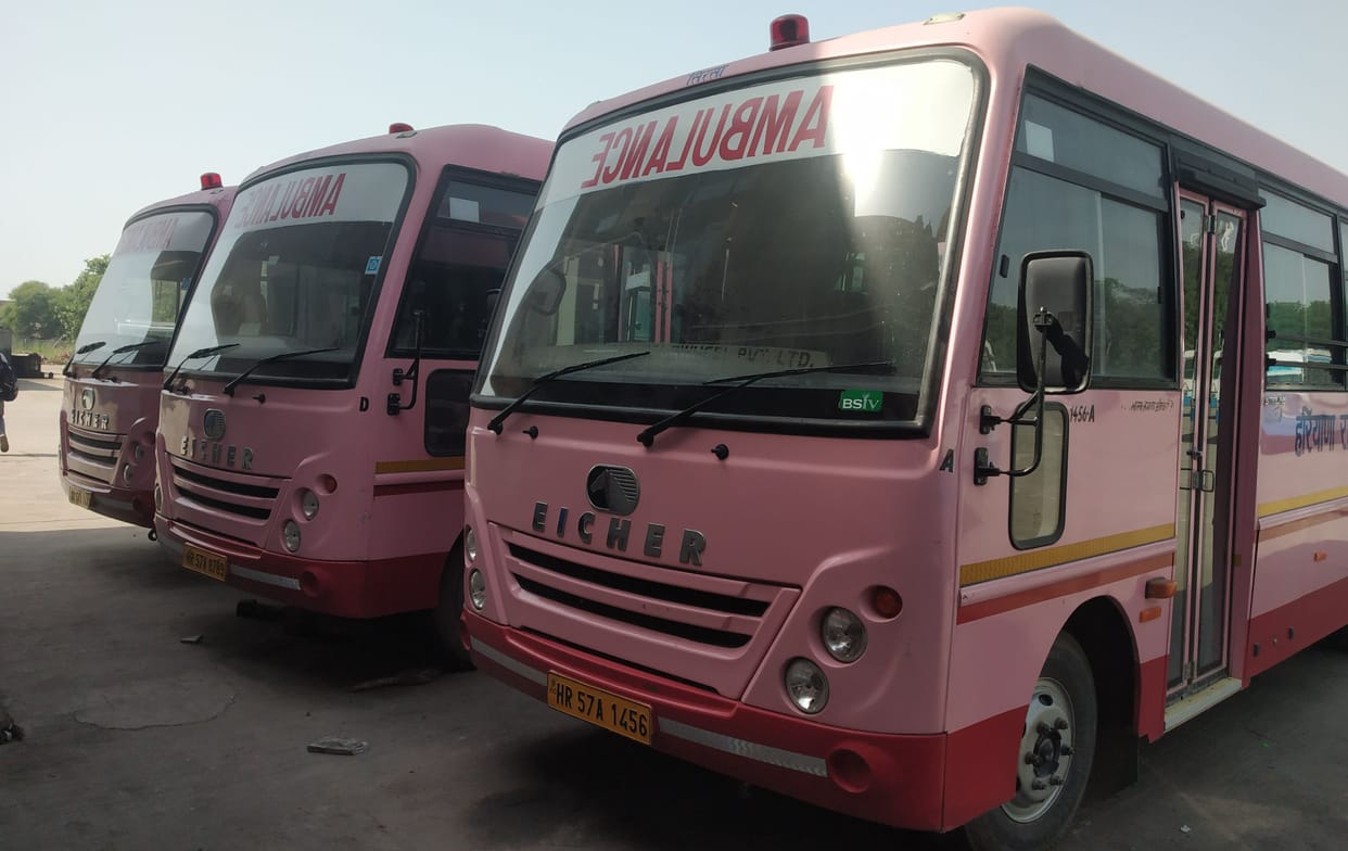 13 new ambulances gathering dust in the hospital for a month, problem increased due to ban on recruitment of drivers