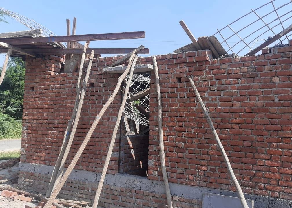 Linter of community toilet fell in Gangni, three injured