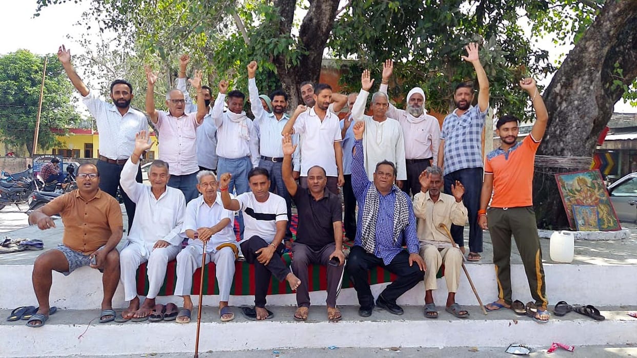 Farmers protesting demanding compensation and electricity bill waiver