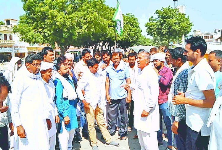 Farmers held HAFED officer hostage in Gohana of sonipat