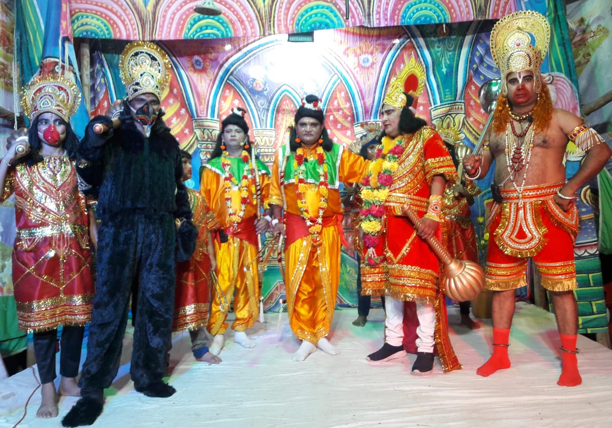 O Khag deer O Madhukar range, you have seen Sita Mrignayani