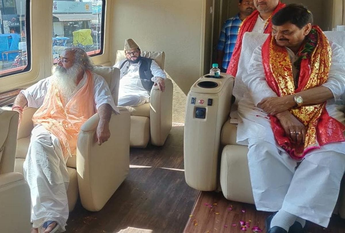 Congress Party Acharya Pramod Krishnam With Shivpal Singh Yadav In Samajik Parivartan Rath Yatra