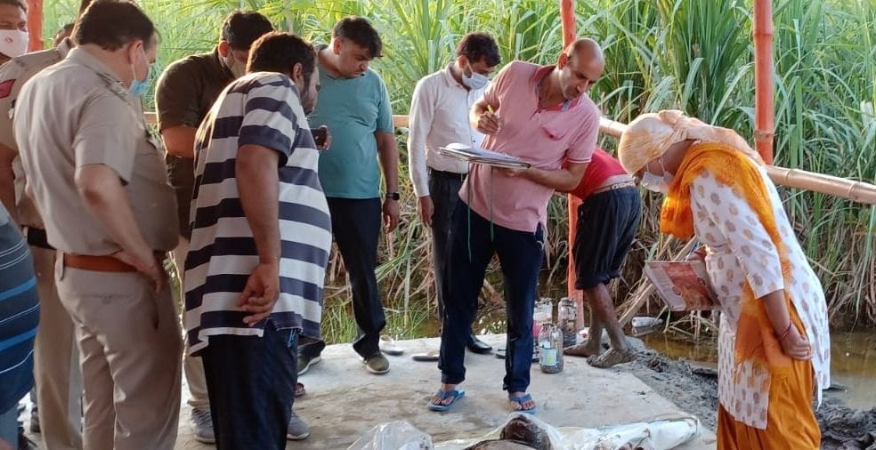 Dead body buried in the field after killing a youth of Shahjahanpur, UP in Singhpura Kalan