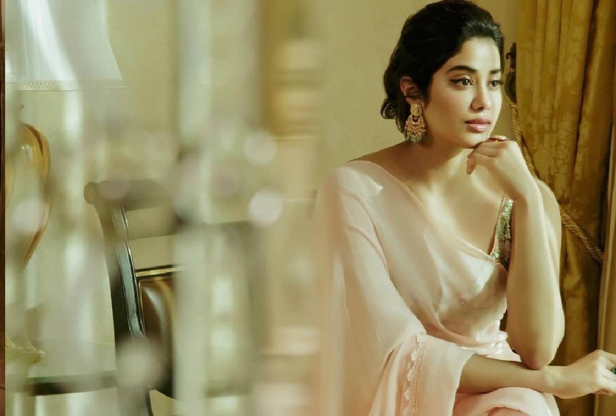 Janhvi kapoor Retro Look in Peach Color Saree Photos And Price