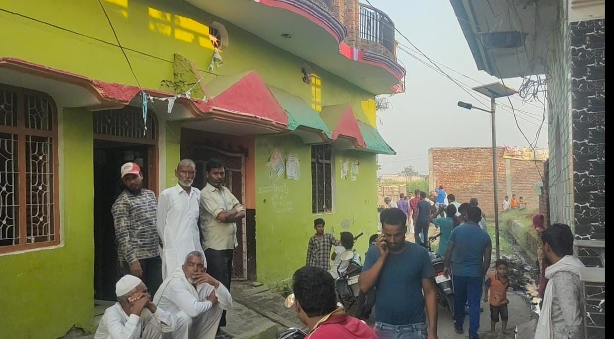 District Panchayat female member wrote 'The house is for sale'