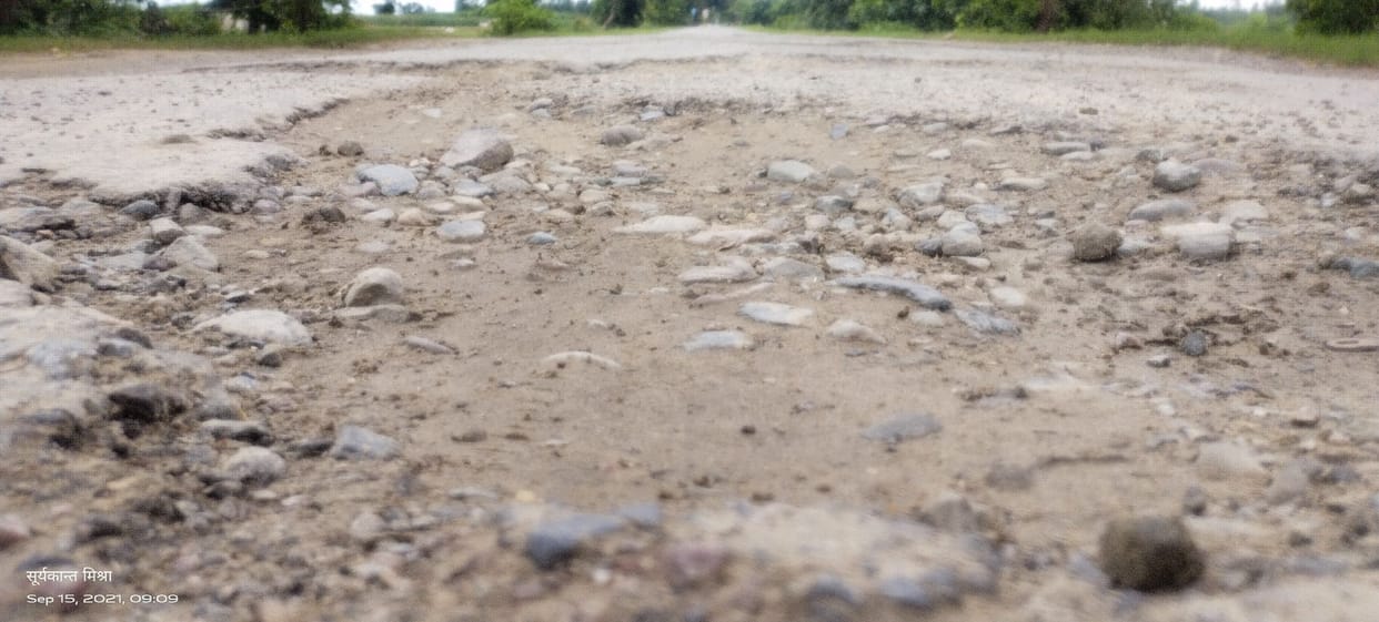 damage road in shahjahanpur