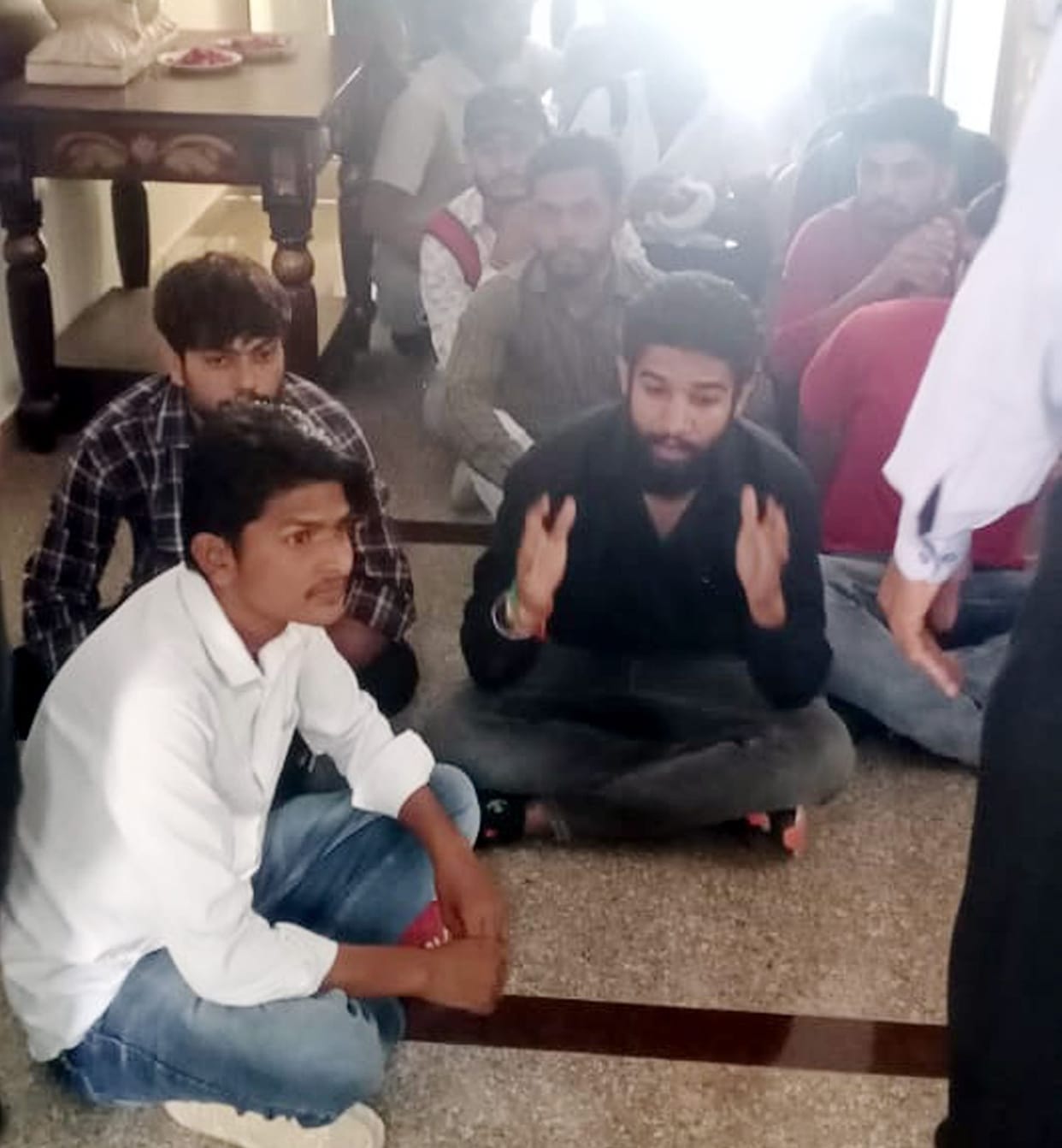 Demand to increase seats in colleges, INSO members surrounded Gujvi VC office