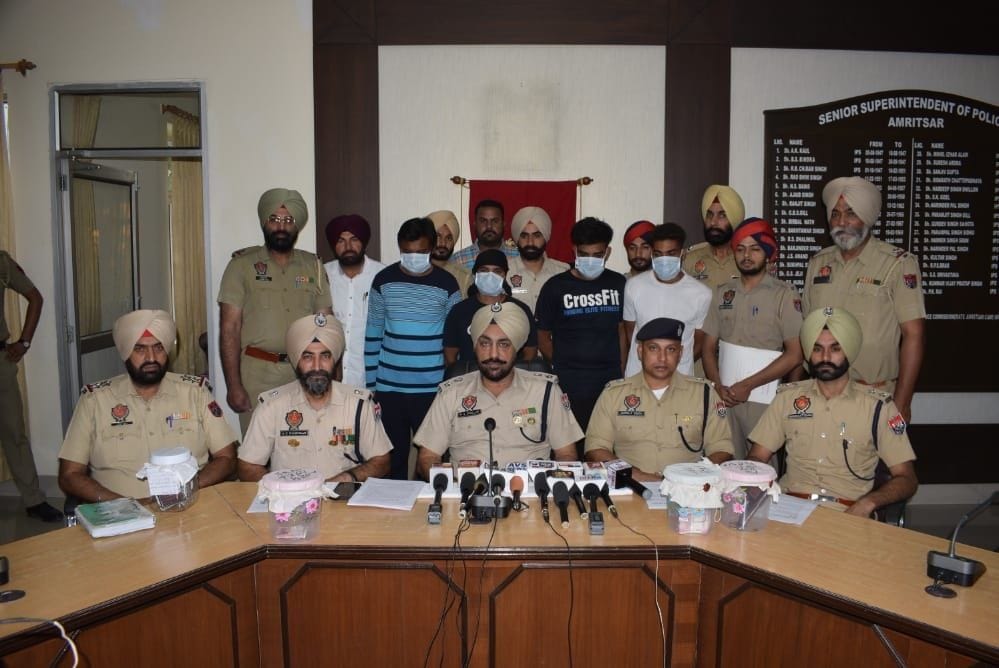 Four arrested for robbing money exchanger