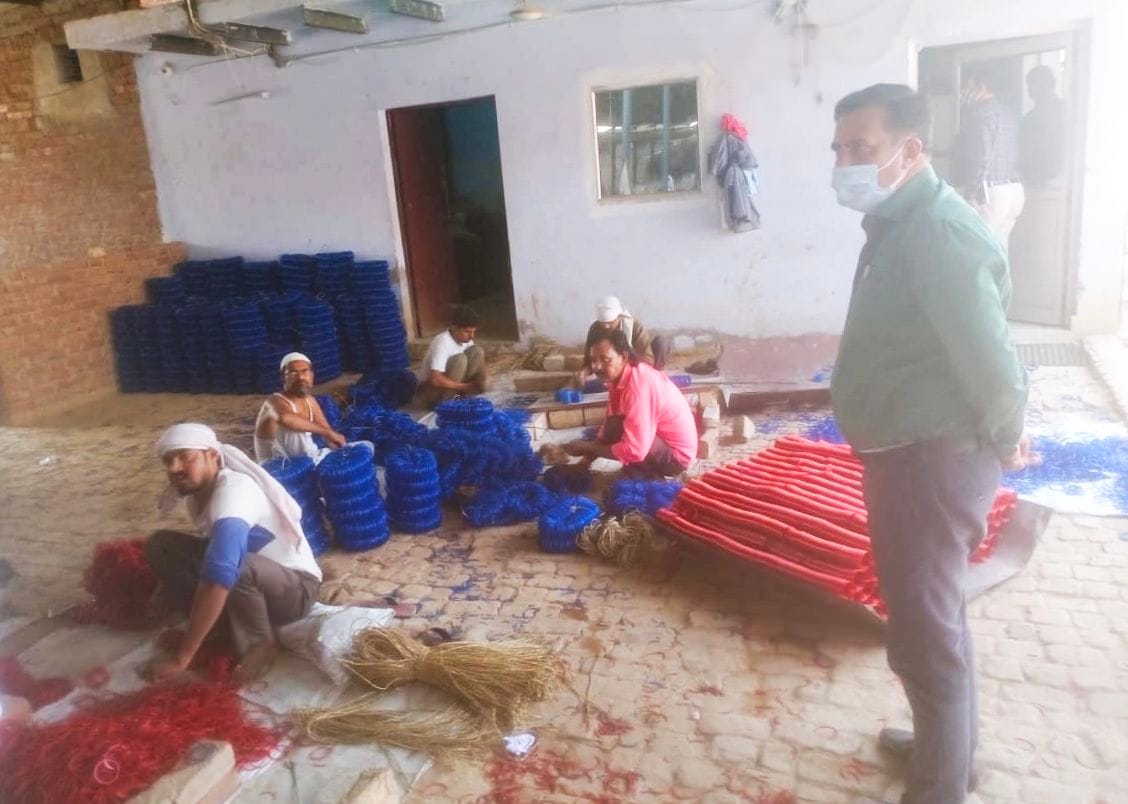 Attendance register of workers, factory workers could not show records of remuneration payment