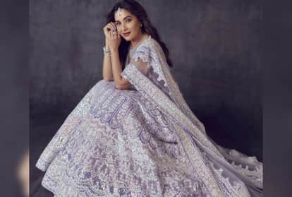 madhuri dixit enjoying gujarati traditional food says it is tasty farewell