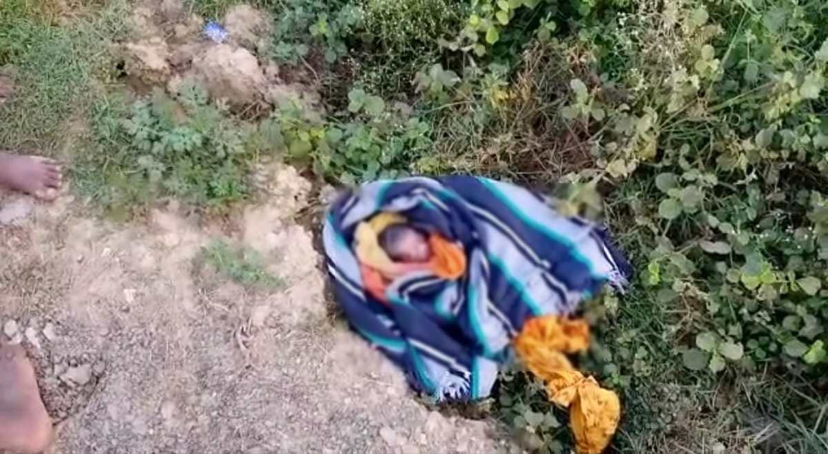 newborn Dead body wrapped in a sheet on roadside in Chandauli