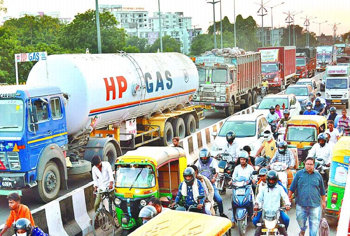 traffic jam on Delhi Highway due to Shivpal Singh Yadav Rath Yatra in agra