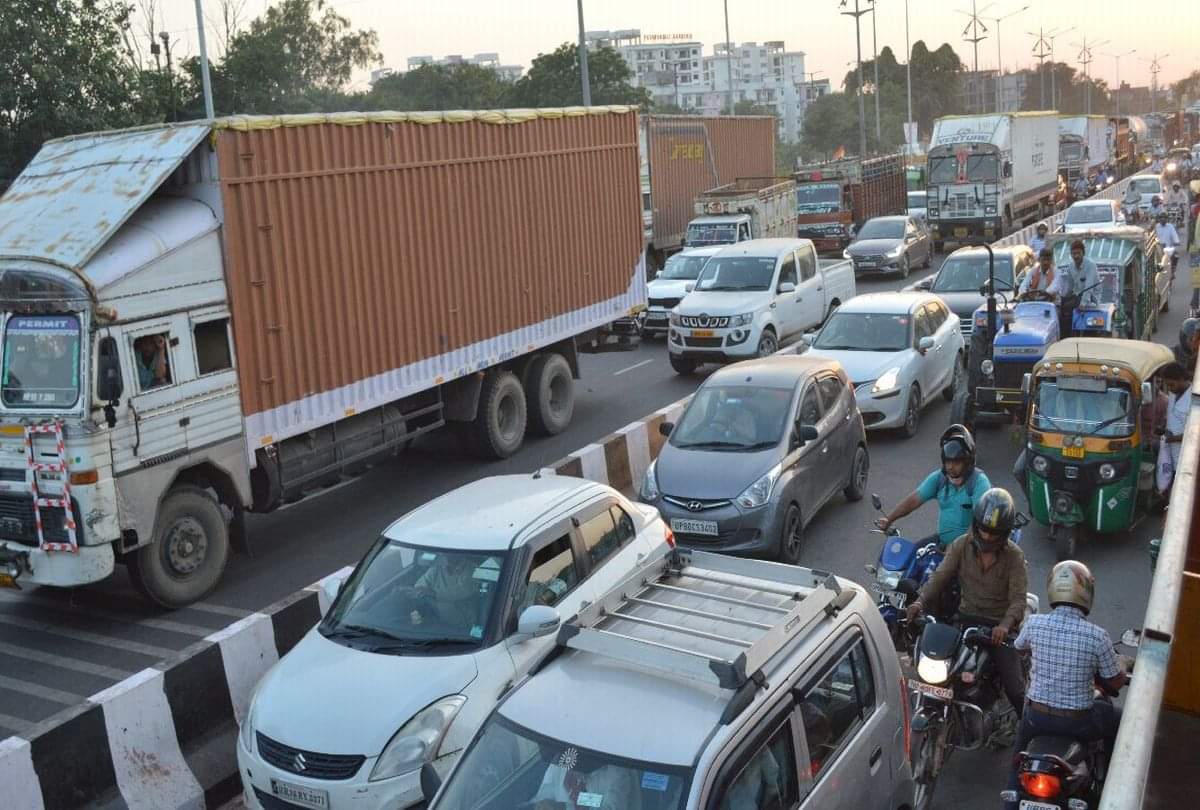 traffic jam on Delhi Highway due to Shivpal Singh Yadav Rath Yatra in agra