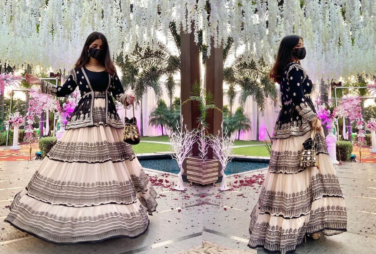 Delhi Pollution Fashion Tips Trendy Face masks With Saree and Lehenga look stylish