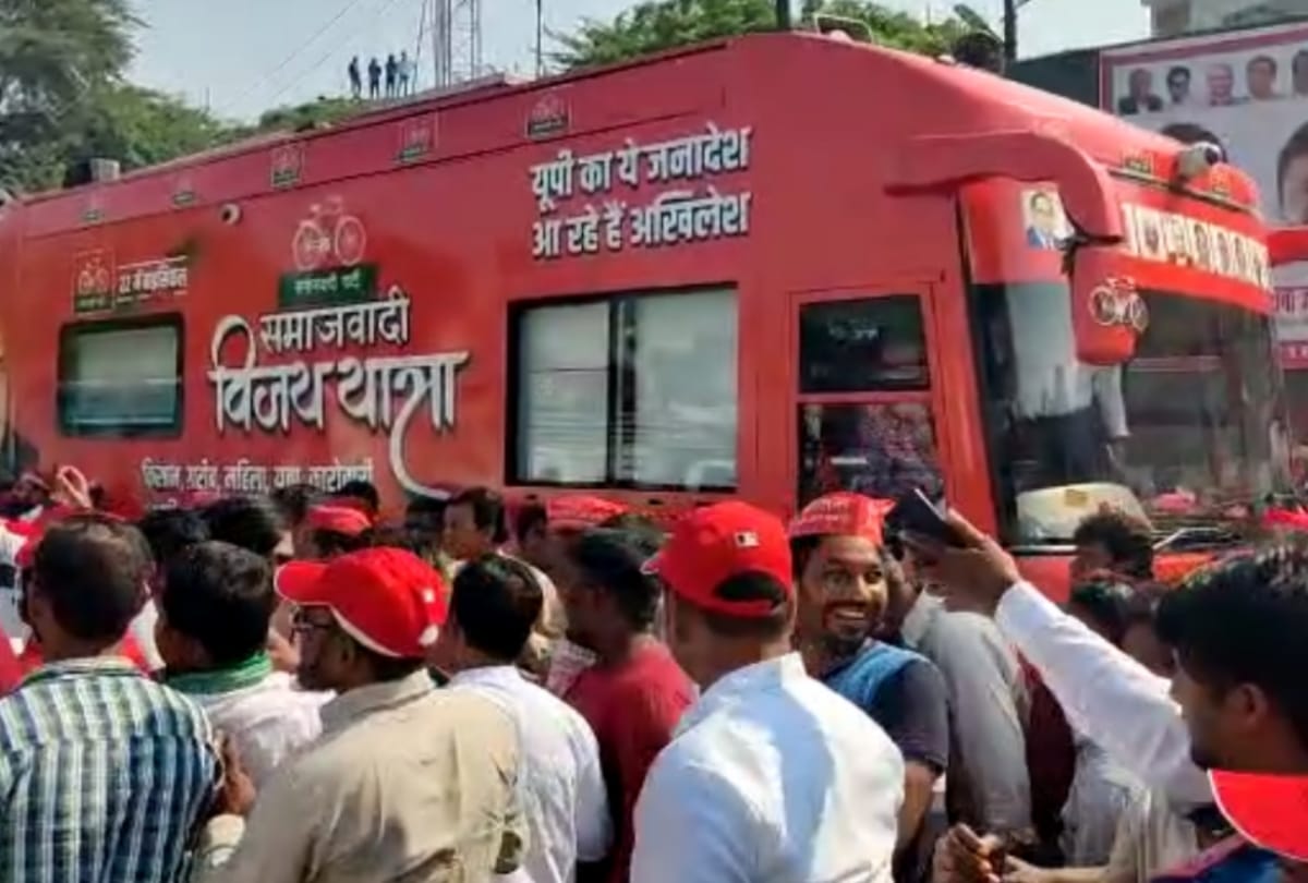 Akhilesh Yadav starts Vijay Rath yatra for UP election 2022.