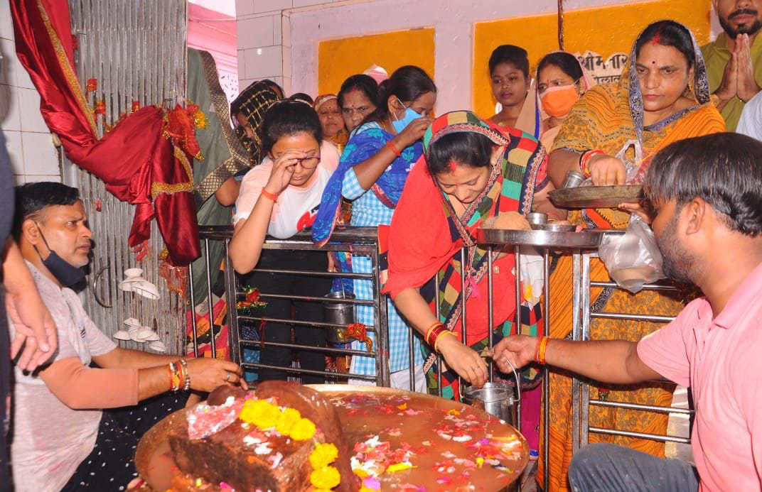 8th climb on Ashtami, worshiped and sang aarti