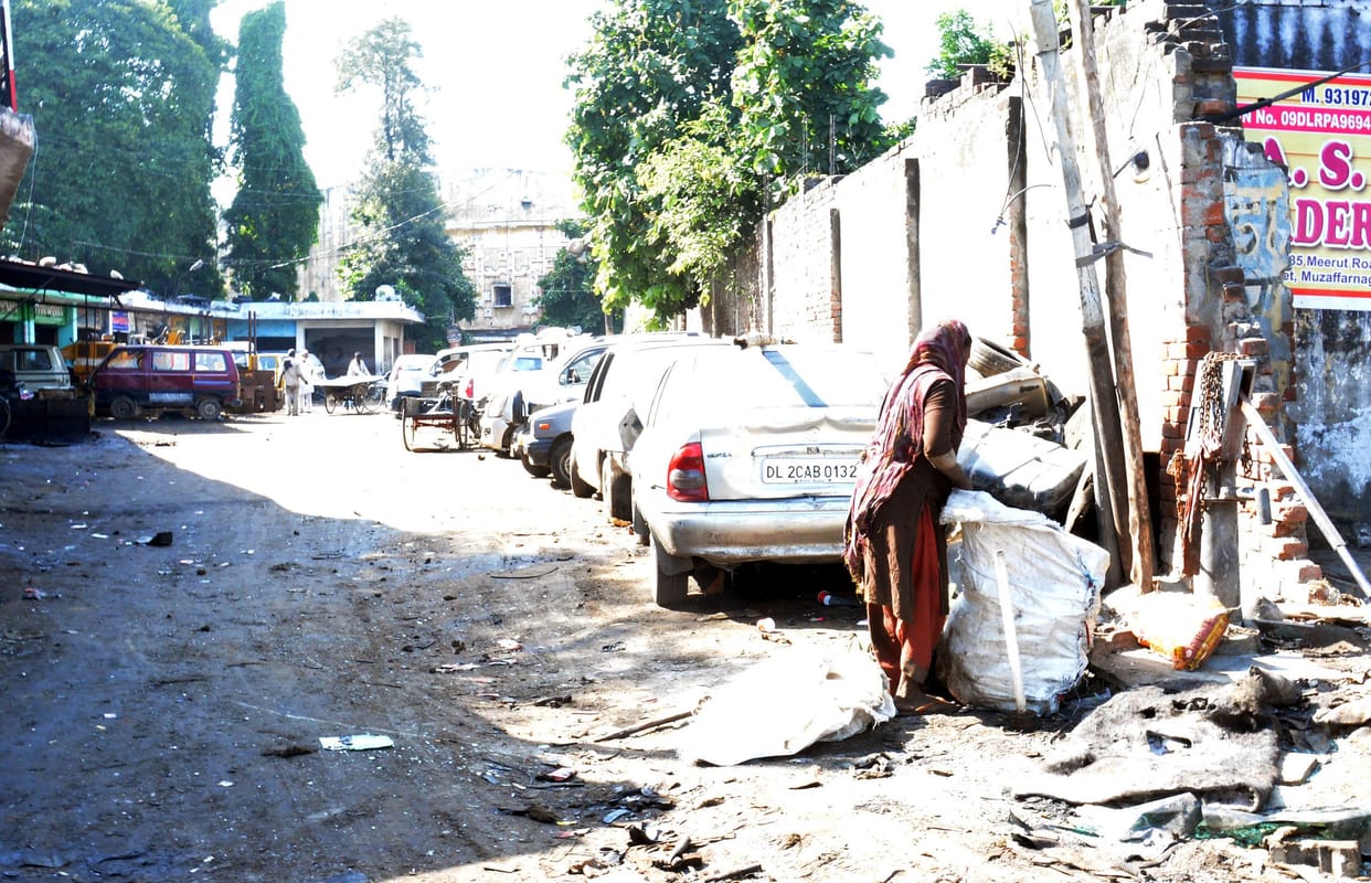 Fourteen of the brokers in the illegal business of cutting vehicles