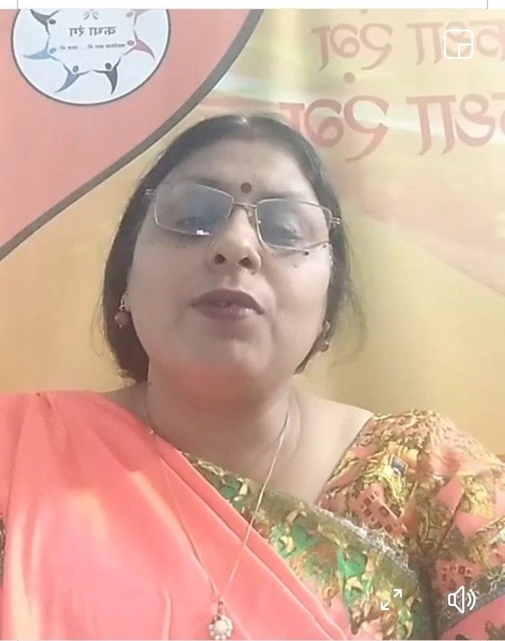 dam tod rahee kannaujee bhaasha ko apoorva de raheen sanjeevanee