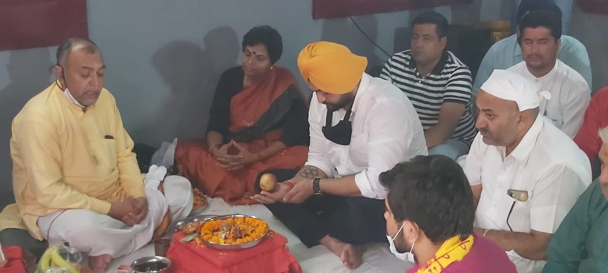 Minister of State for Sports and Youth Affairs Sardar Sandeep Singh bowed his head at Kali Mata Mandir Kalka
