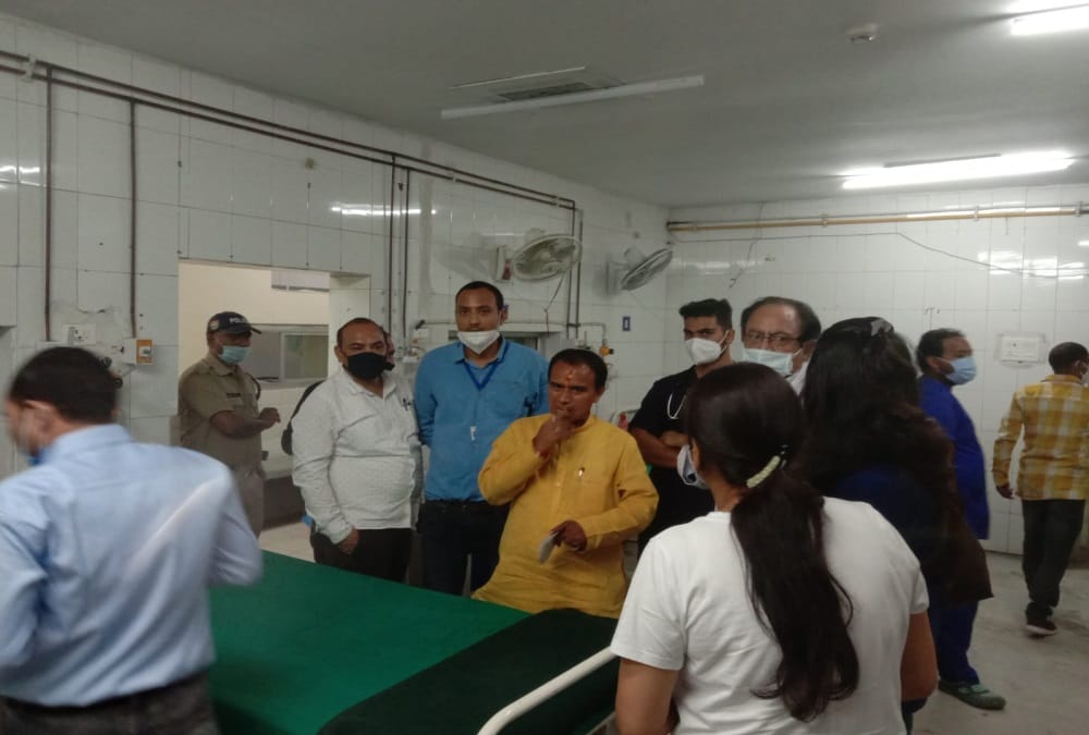 Dehradun News: Health Minister Dhan singh rawat Visited Doon Medical College Hospital after women Complain