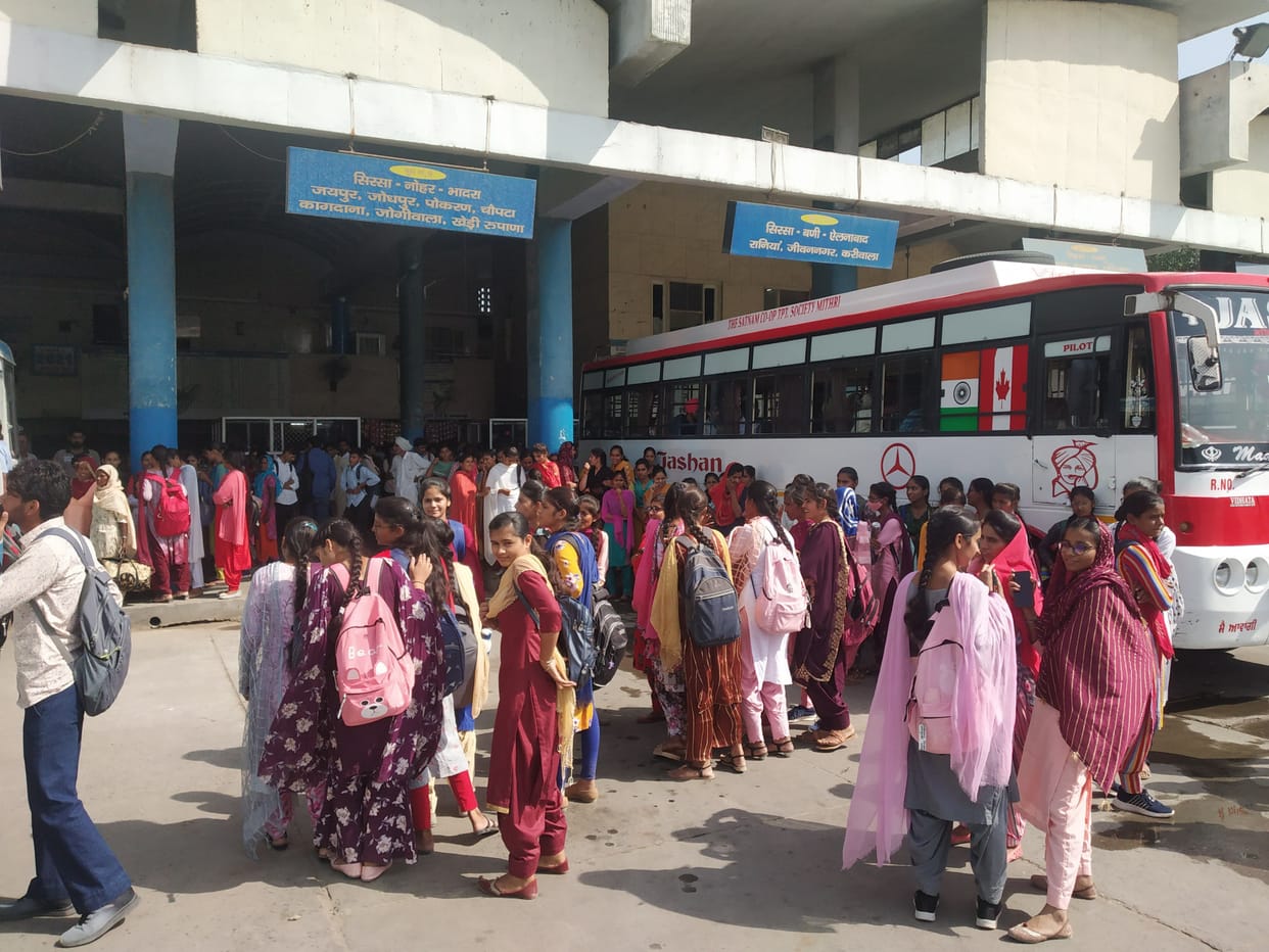 Roadways depot gave 35 buses and 70 drivers to security personnel, problems of passengers increased due to reduced rounds