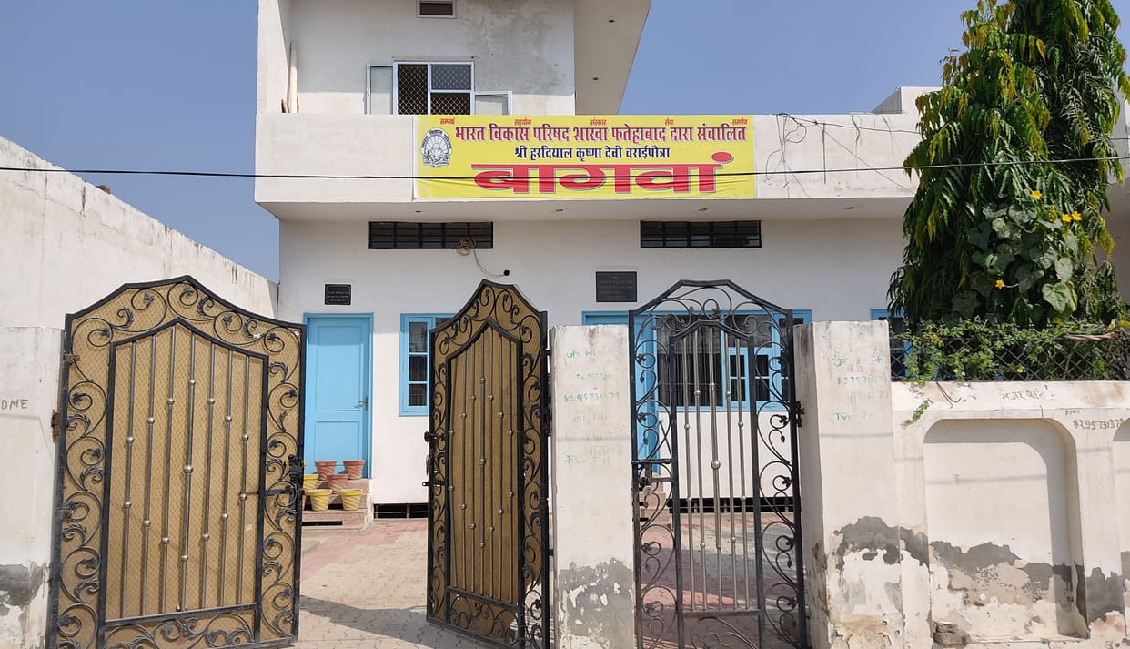 Unlocked Bagwan, yet the elderly are not coming from home