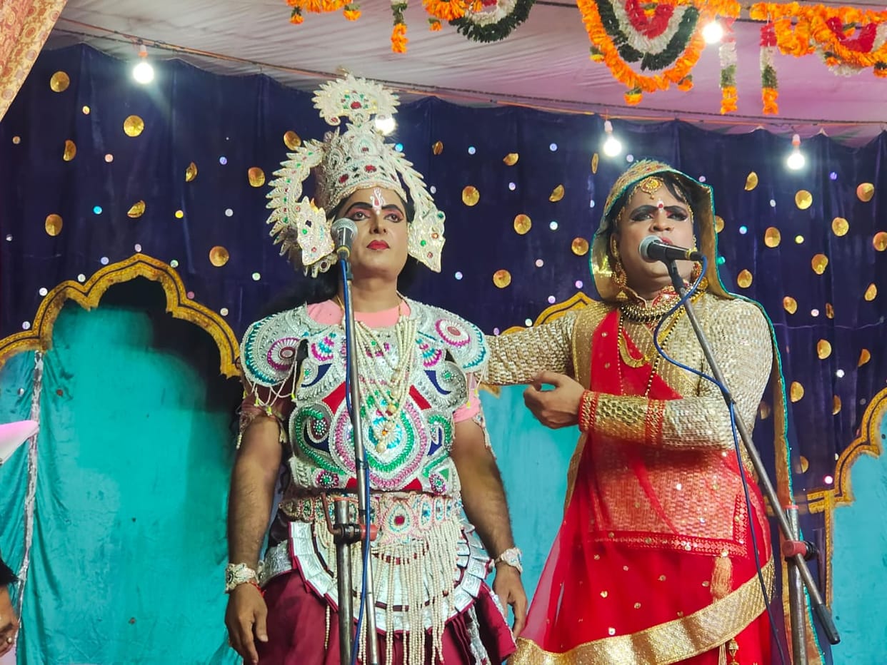Shri Ram killed Bali and handed over the kingdom of Kishkindha to Sugriva.