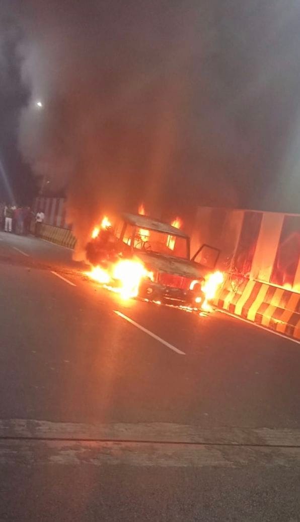 Bolero became a ball of fire on Sirathu overbridge